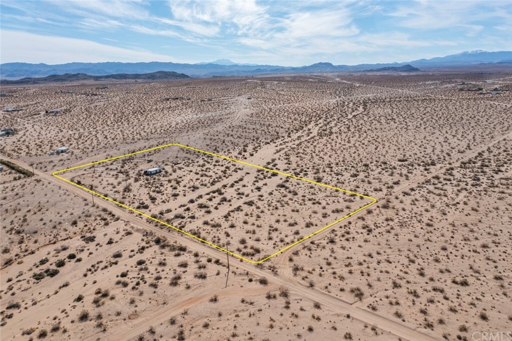 736 Copper Mountain Road Joshua Tree, CA 92252 - Photo 22 of 28 a view of a city of ocean