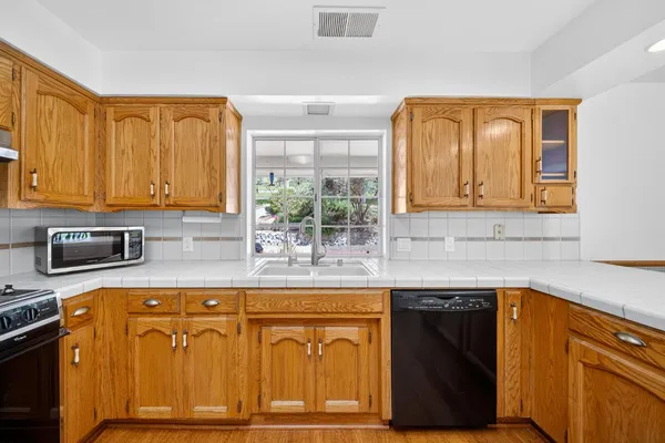$569,900 | 6846 Chaparral Drive, Sanger, CA 93657