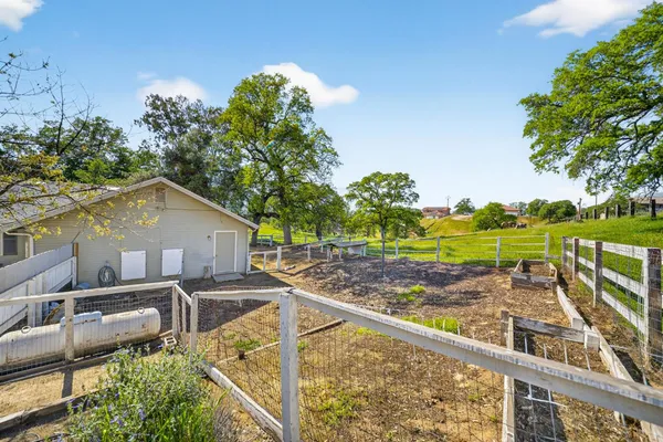 $569,900 | 6846 Chaparral Drive, Sanger, CA 93657