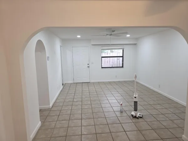 $2,400 | 4443 Vicliff Road, West Palm Beach, FL 33406