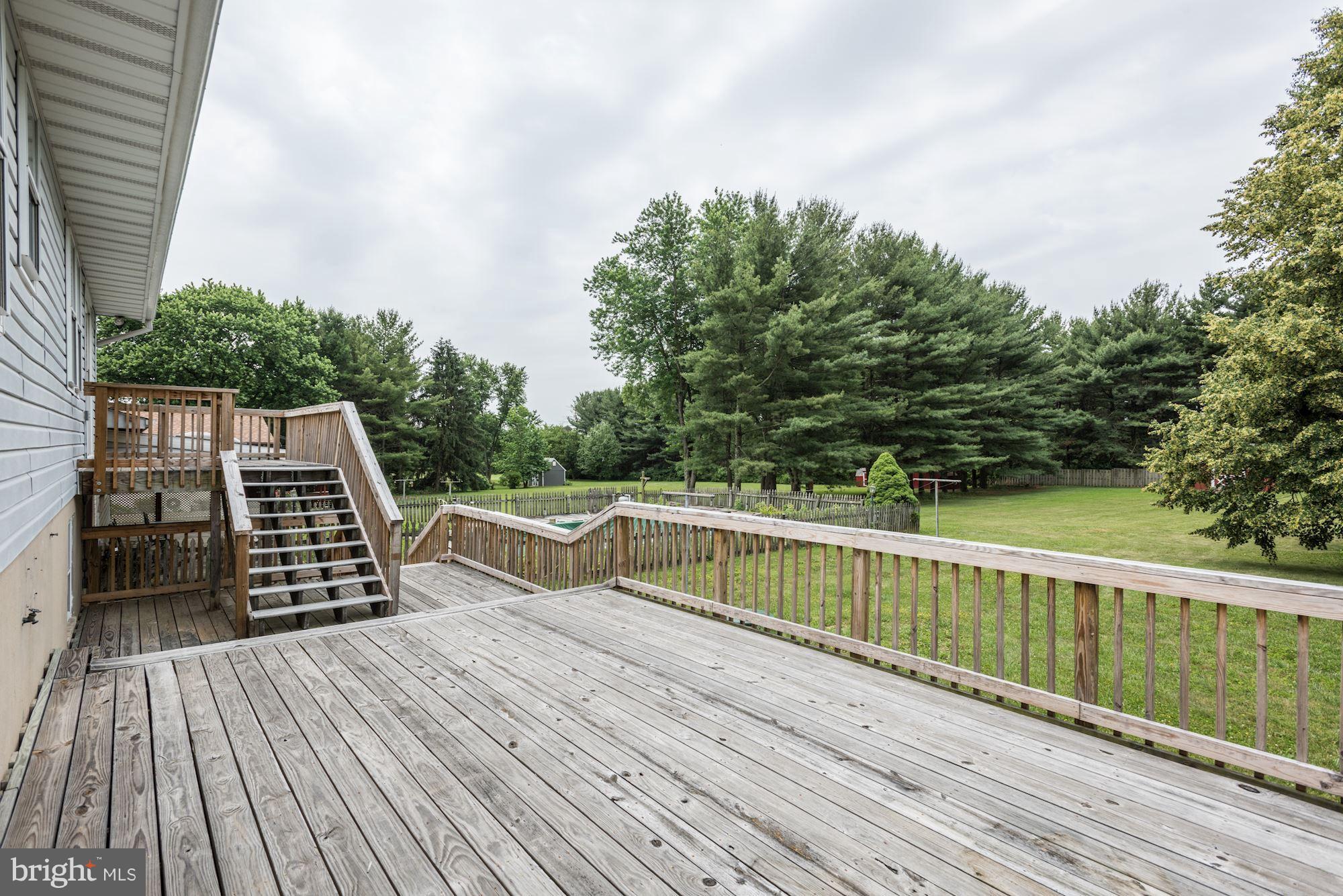 2514 Braddock Road Mount Airy, MD 21771 - Photo 23 of 30 a view of balcony with wooden floor and fence