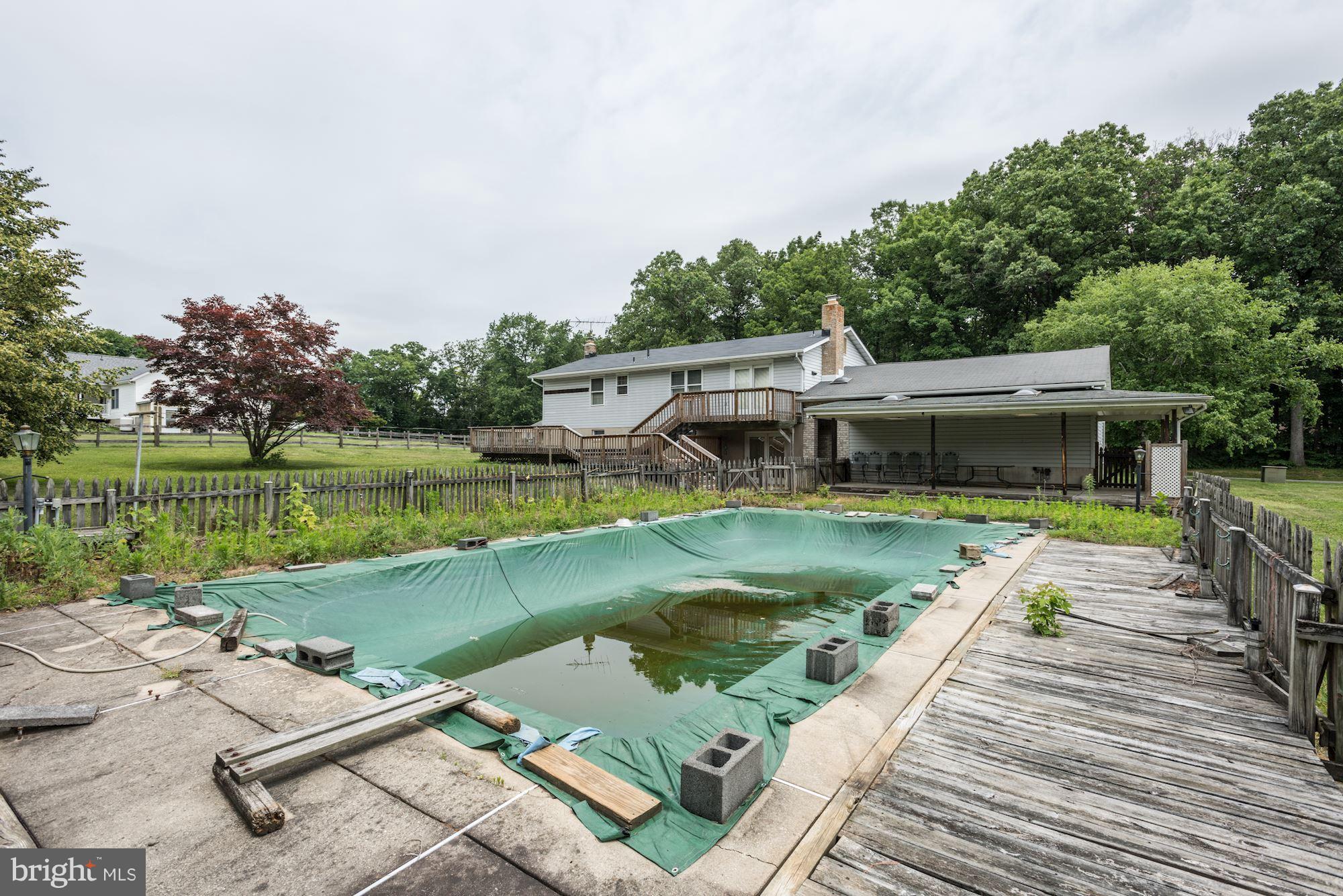 2514 Braddock Road Mount Airy, MD 21771 - Photo 27 of 30 a view of a house with pool and a yard