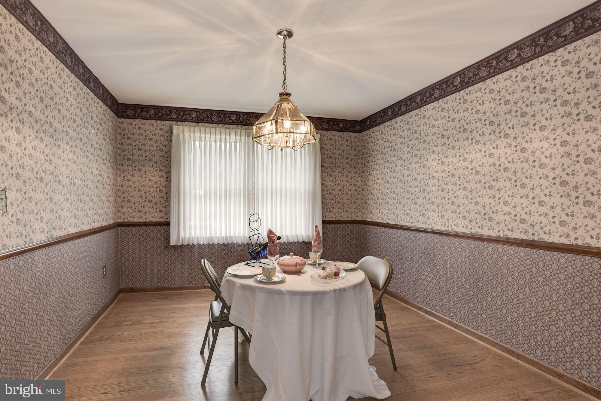 2514 Braddock Road Mount Airy, MD 21771 - Photo 6 of 30 a dining room with furniture and window