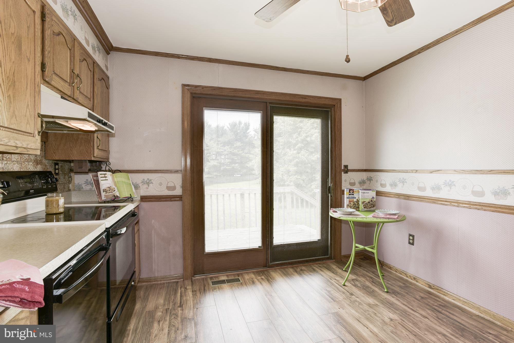 2514 Braddock Road Mount Airy, MD 21771 - Photo 8 of 30 a kitchen that has a sink and a stove