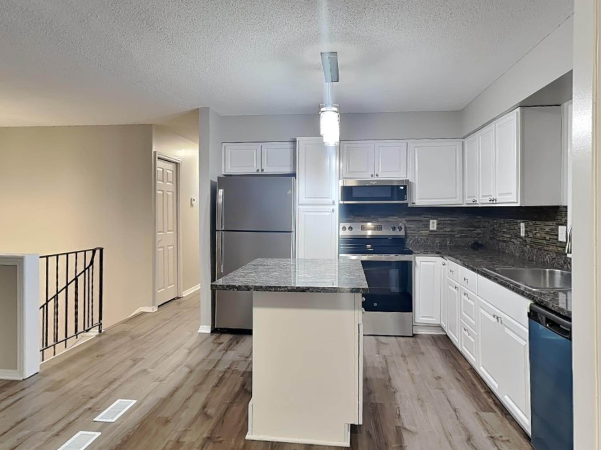 6865 Buckingham Road Woodbury, MN 55125 - Photo 4 of 18