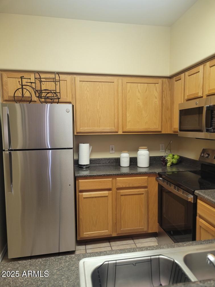 20100 North 78th Place, Unit 2203 Scottsdale, AZ 85255 - Photo 13 of 35 a kitchen with stainless steel appliances granite countertop a stove a sink and a refrigerator
