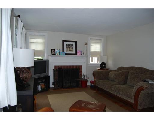 23 Westbrook Road Warwick, RI 02886 - Photo 4 of 14 Living Room.