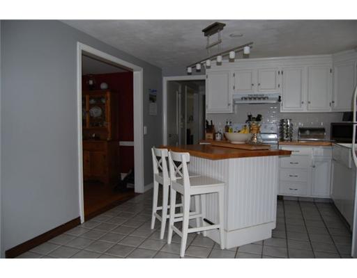 23 Westbrook Road Warwick, RI 02886 - Photo 7 of 14 Kitchen.
