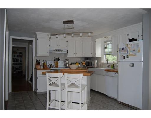 23 Westbrook Road Warwick, RI 02886 - Photo 9 of 14 Kitchen.