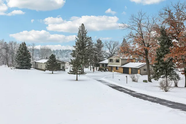 $575,000 | 3225 465th Street, Harris, MN 55032