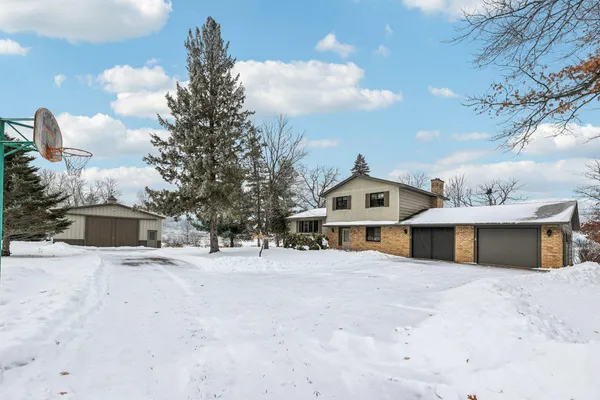 $575,000 | 3225 465th Street, Harris, MN 55032