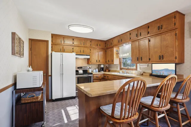 $575,000 | 3225 465th Street, Harris, MN 55032