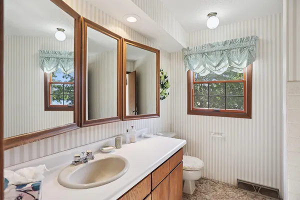 $575,000 | 3225 465th Street, Harris, MN 55032