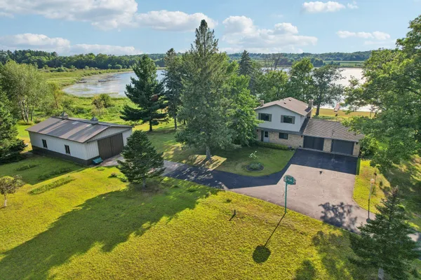 $575,000 | 3225 465th Street, Harris, MN 55032