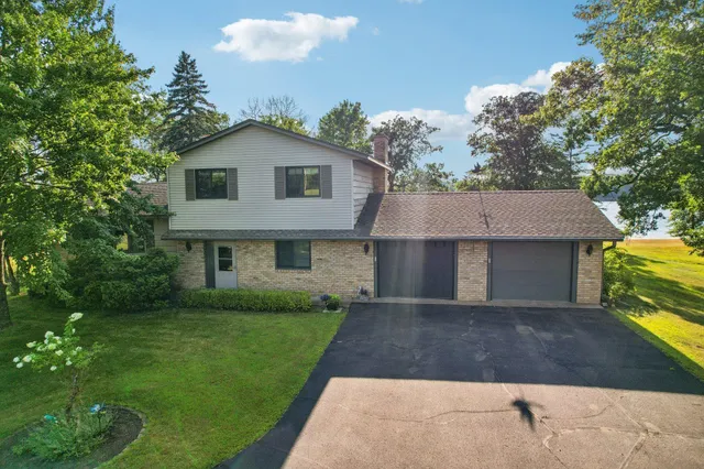 $575,000 | 3225 465th Street, Harris, MN 55032