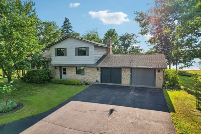 $575,000 | 3225 465th Street, Harris, MN 55032