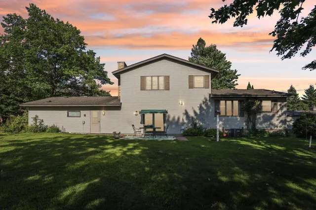 $575,000 | 3225 465th Street, Harris, MN 55032