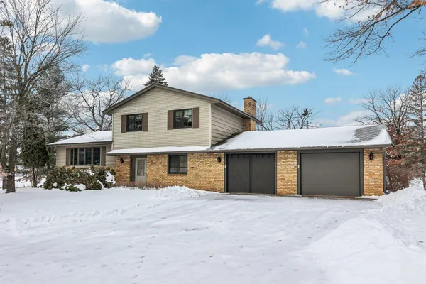 $575,000 | 3225 465th Street, Harris, MN 55032