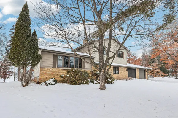 $575,000 | 3225 465th Street, Harris, MN 55032