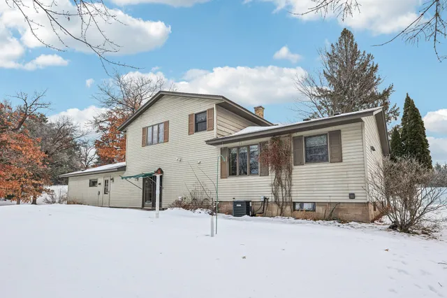 $575,000 | 3225 465th Street, Harris, MN 55032
