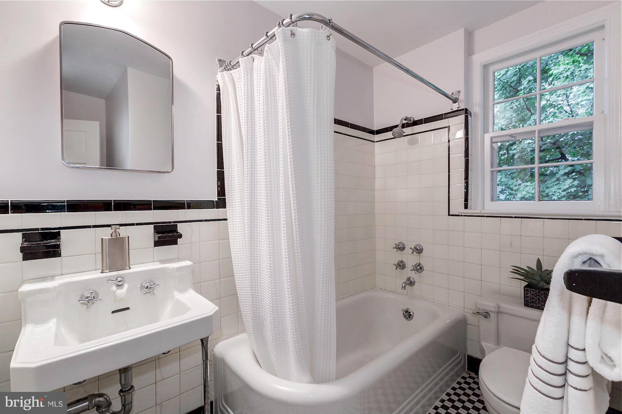 1411 Locust Road Northwest Washington, DC 20012 - Photo 21 of 30 Bath