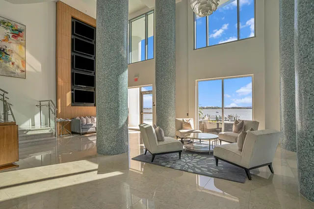 a view of entryway front of house