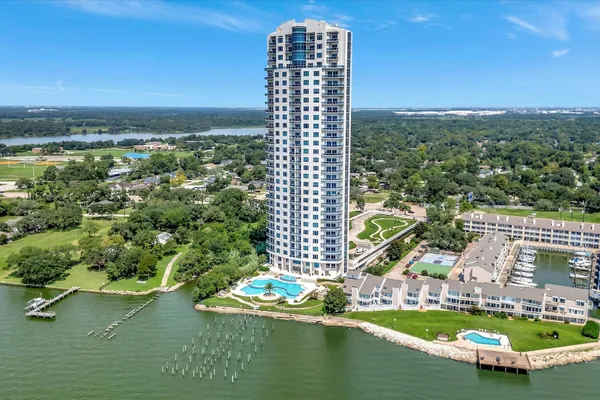 $550,000 | 4821 East NASA Parkway, Unit 11W, Seabrook, TX 77586
