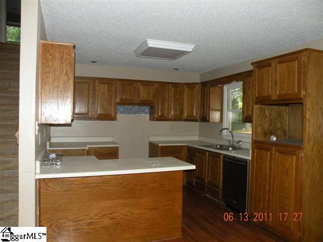 208 Colony Road Taylors, SC 29687 - Photo 3 of 18 Gallery Image 3
