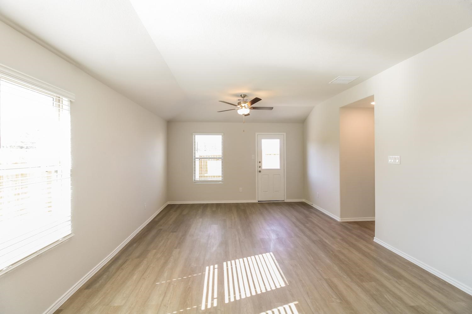 11011 Inflow Drive Conroe, TX 77303 - Photo 5 of 20 Gallery Image 5