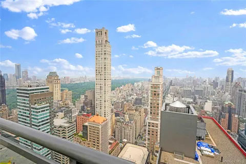 $825,000 | 117 East 57th Street, Unit 20F | Midtown East
