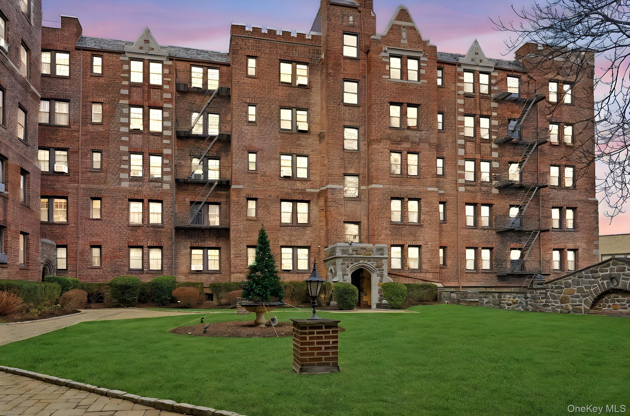 23 Old Mamaroneck Road, Unit 3L White Plains, NY 10605 - Photo 2 of 16 Property at dusk featuring a view of apartment building / complex