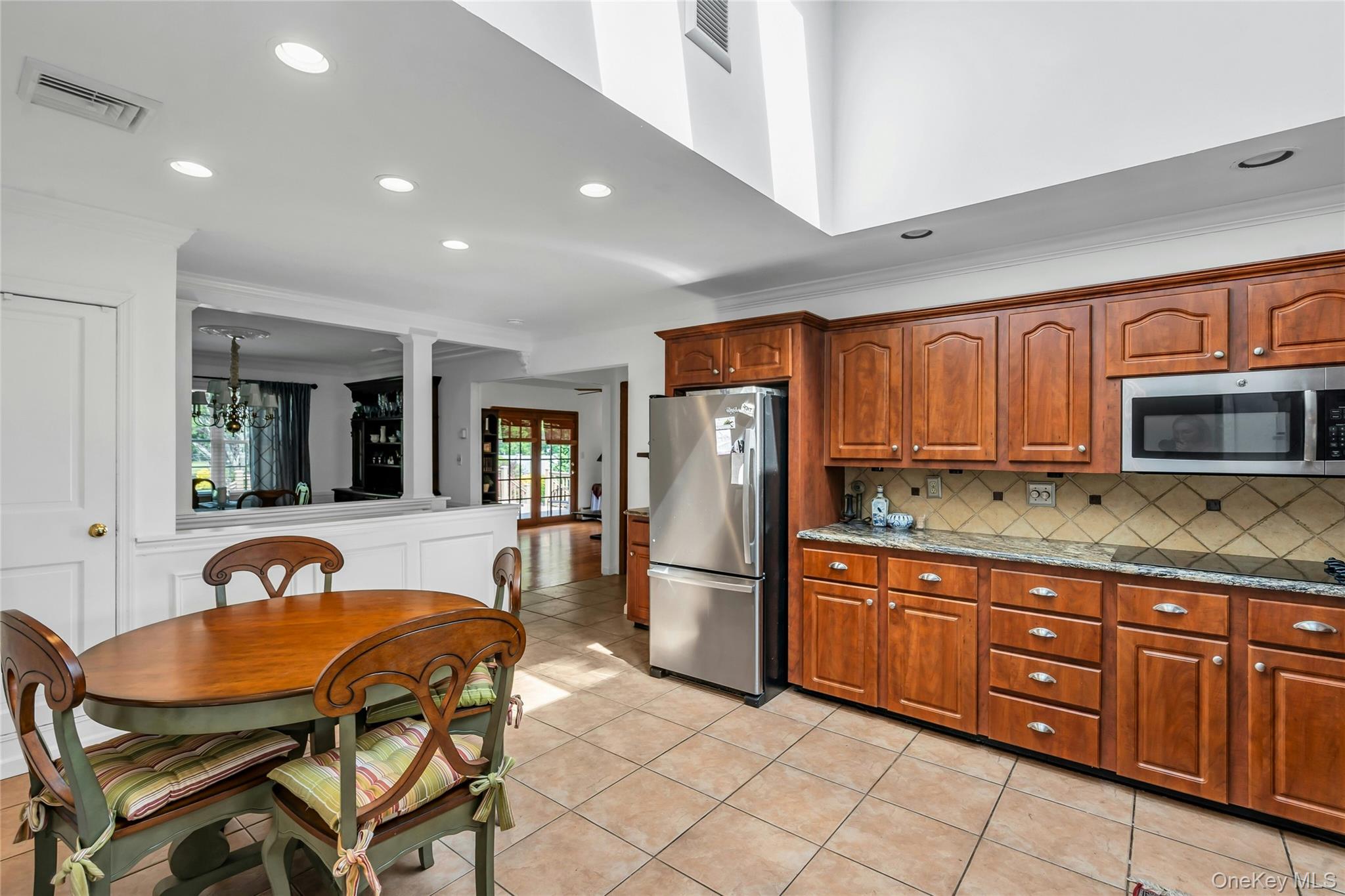 34 Aberdeen Road Smithtown, NY 11787 - Photo 7 of 38