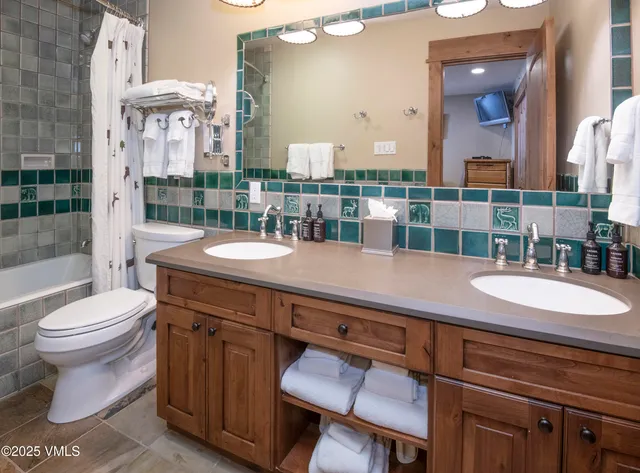 $2,750,000 | 684 West Lionshead Circle, Unit 215/216, Vail, CO 81657