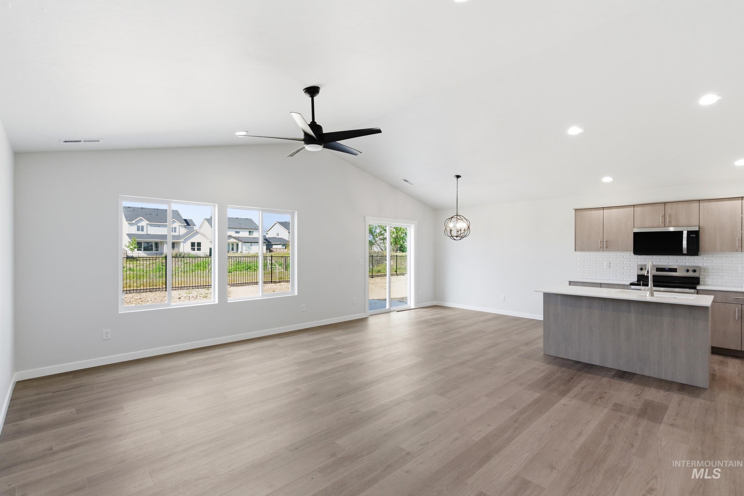 1059 West Jasper Street Meridian, ID 83642 - Photo 11 of 23 Living room