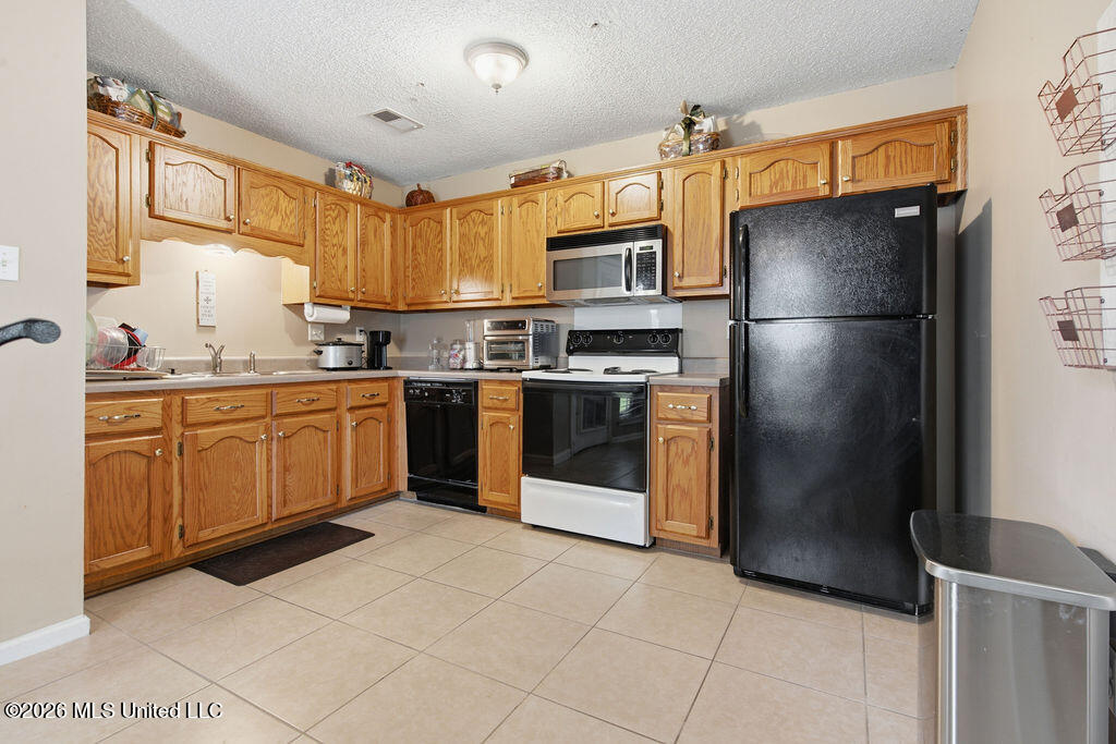 10739 Ridgefield Drive Olive Branch, MS 38654 - Photo 8 of 24 DSC09445