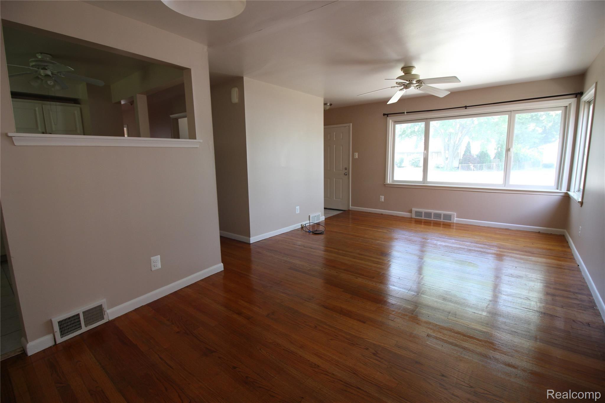 8067 Pardee Road Taylor, MI 48180 - Photo 9 of 31 IMG_7668.JPG