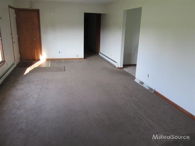 3440 Galbraith Line Road Yale, MI 48097 - Photo 6 of 17 31158113-5.JPG
