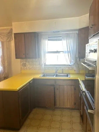 $275,000 | 108 East Burlington Street, Unit B, Riverside, IL 60546