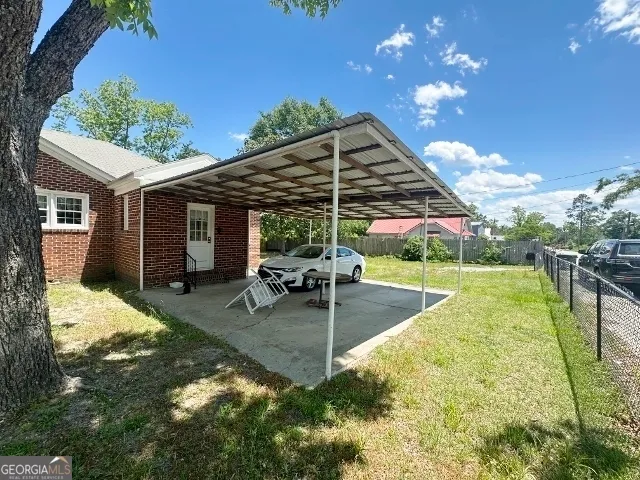 a view of a house with backyard and sitting area
