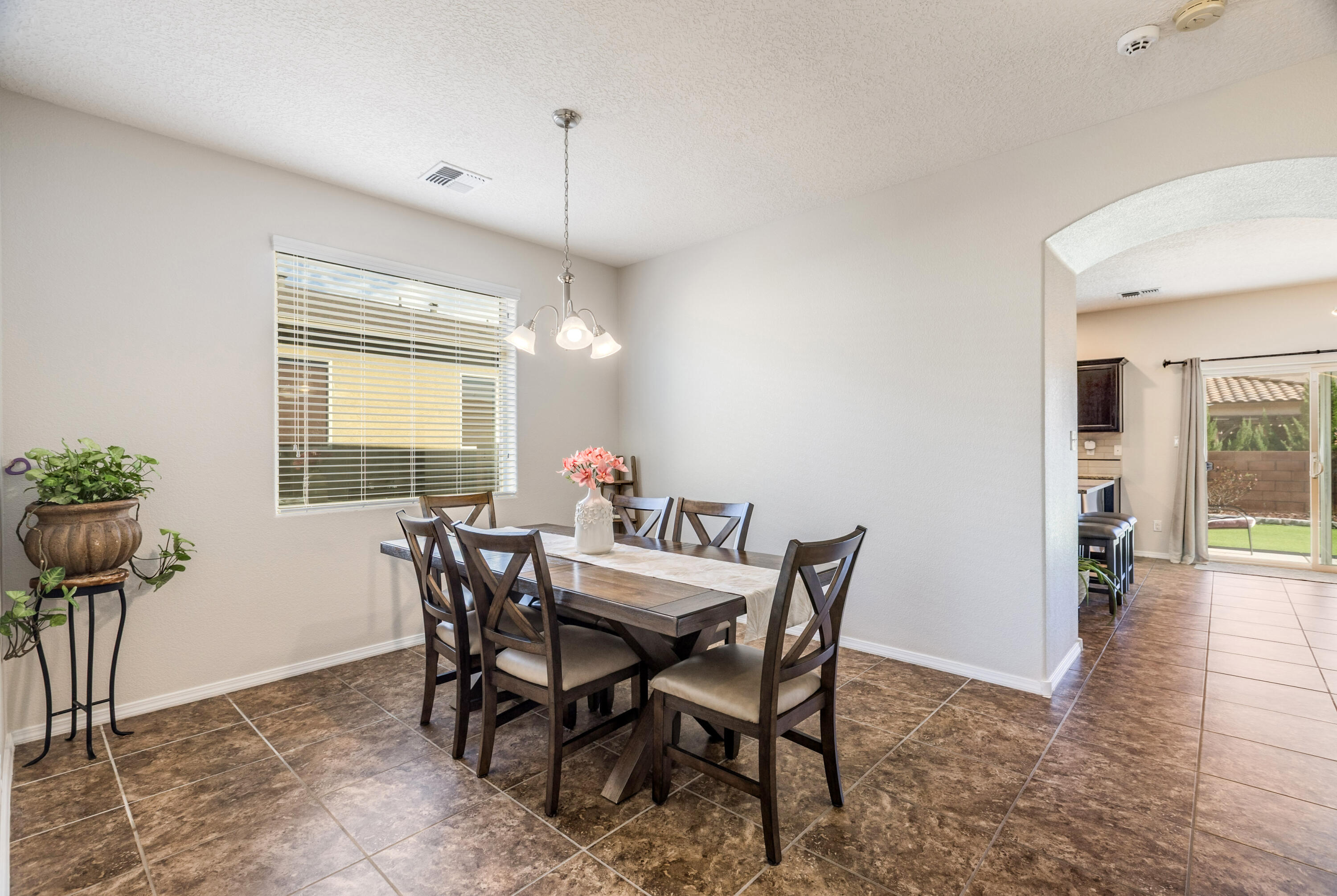 2706 Camacho Road Southeast Rio Rancho, NM 87124 - Photo 7 of 45 Gallery Image 7