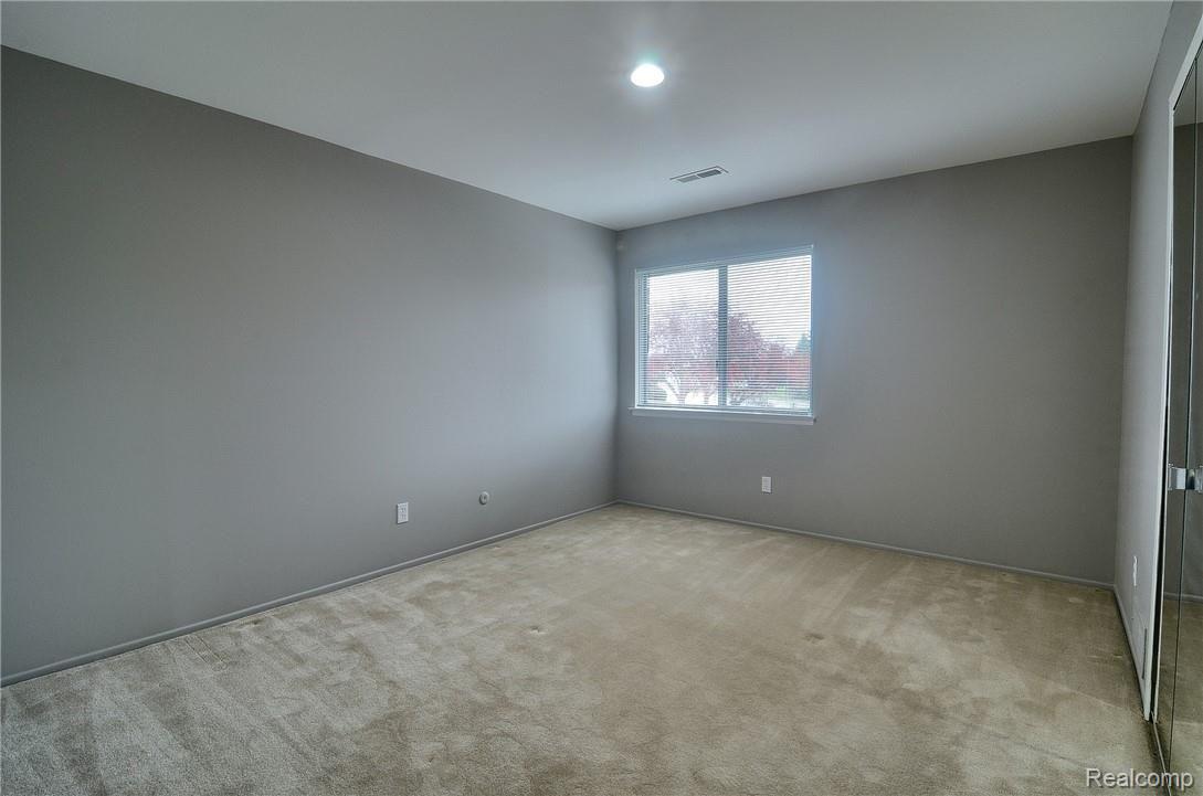 1954 Klingensmith Road Bloomfield Hills, MI 48302 - Photo 19 of 28 17-2ndBedroom.jpg