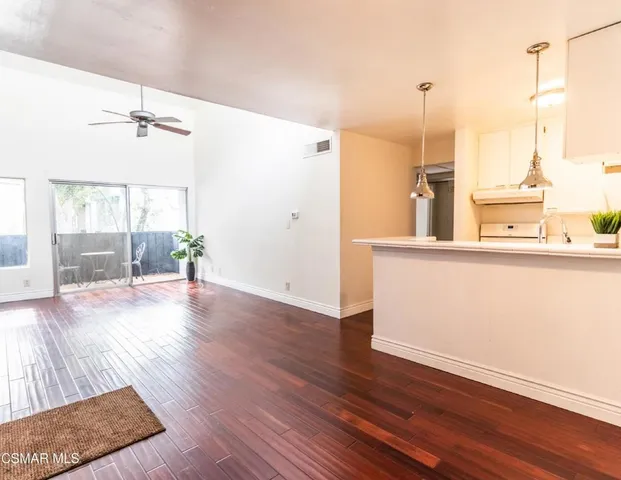 $349,900 | 18645 Hatteras Street, Unit 237, Tarzana, CA 91356