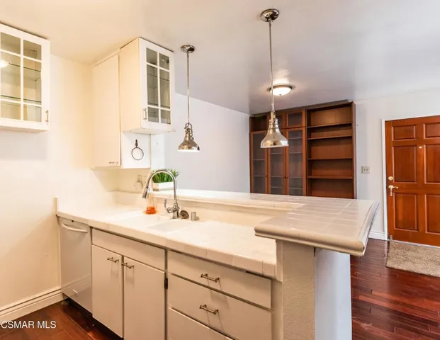 $349,900 | 18645 Hatteras Street, Unit 237, Tarzana, CA 91356