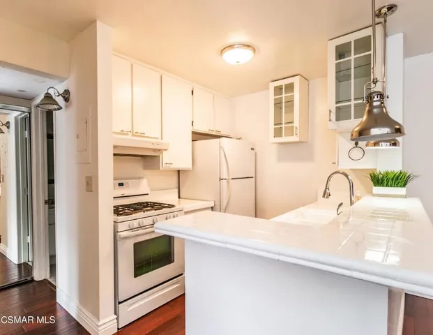 $349,900 | 18645 Hatteras Street, Unit 237, Tarzana, CA 91356