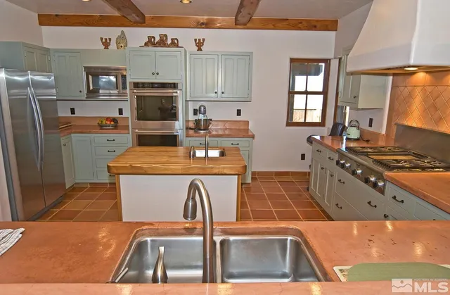 $1,147,000 | 10 Dee Court, Smith, NV 89430