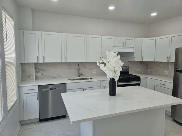 $275,000 | 523 South McAlister Avenue, Waukegan, IL 60085