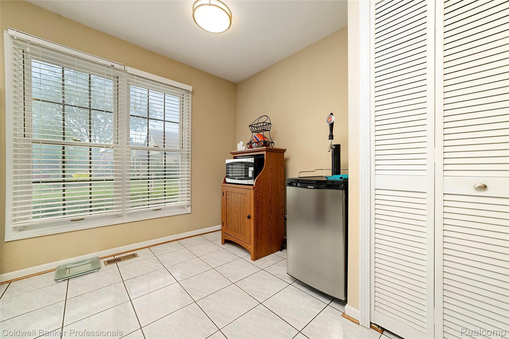 1500 Colony Drive Rochester, MI 48307 - Photo 10 of 30 009-photo--7320308.jpg