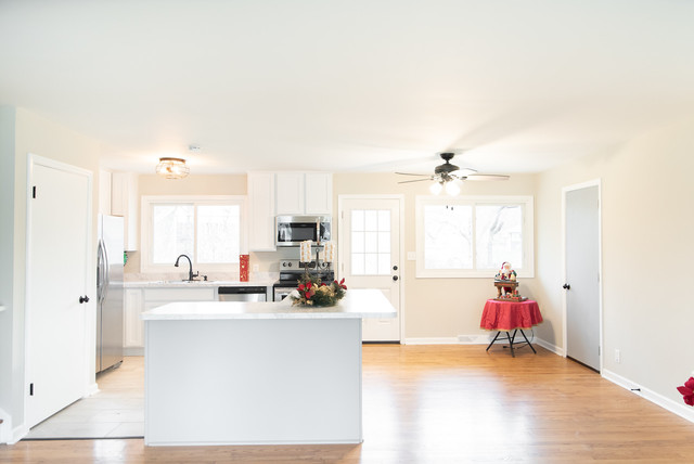 18 Briarcliff Road Montgomery, IL 60538 - Photo 8 of 40 a living room with stainless steel appliances kitchen island furniture and a chandelier