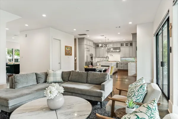 $1,490,000 | 1010 Waltway Drive, Houston, TX 77008