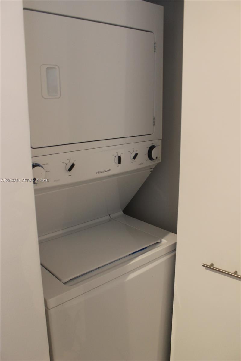 201 Southwest 17th Road, Unit 802 Miami, FL 33129 - Photo 6 of 8